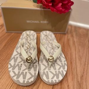 💙NIB💙 Michael Kors Flip Flops